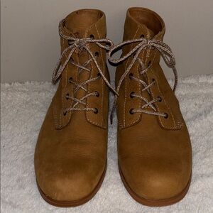 KODIAK, Brown Chukka Boots with Lace-Up Design and Casual Style. Size 9 …